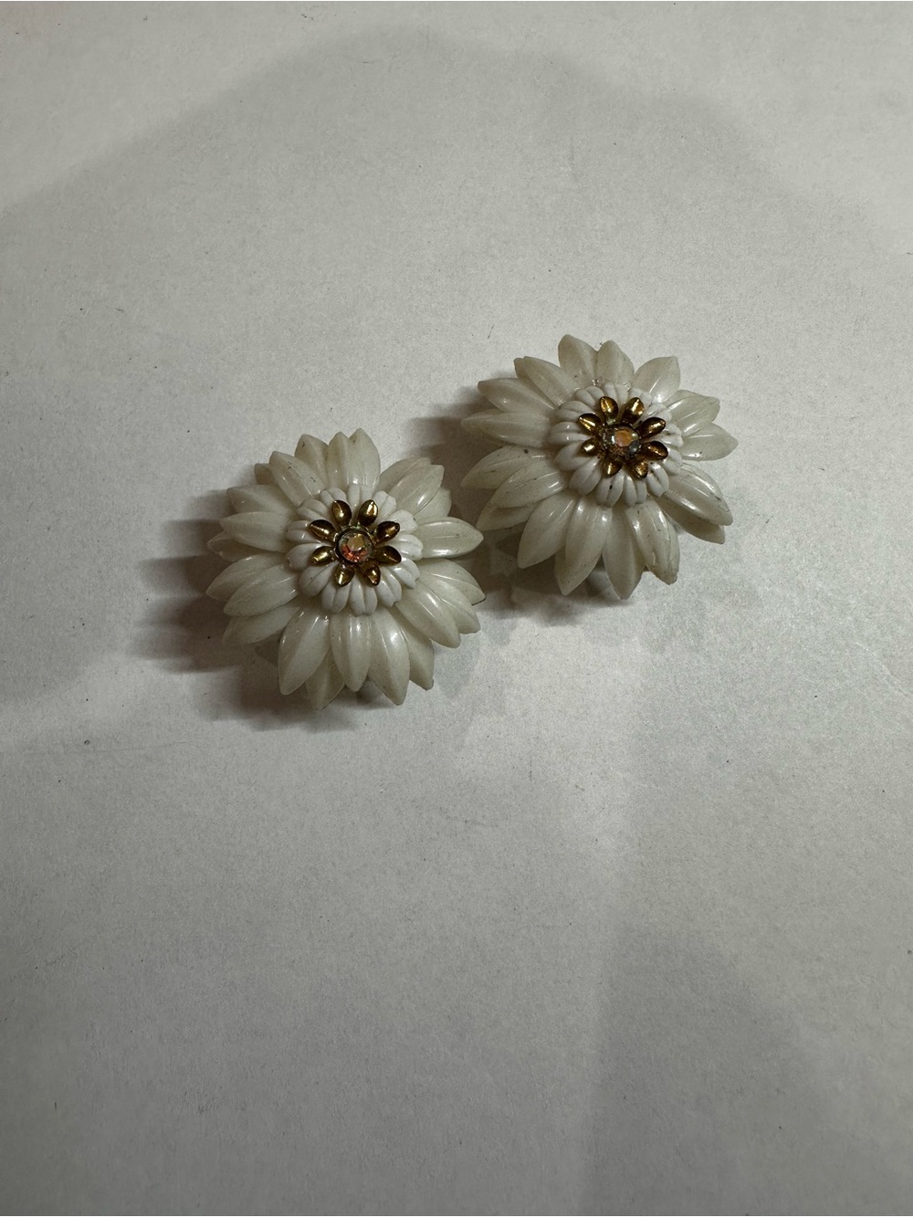 Rare Vintage 1950s Coro Magic White Plastic Flower Magnetic Earrings